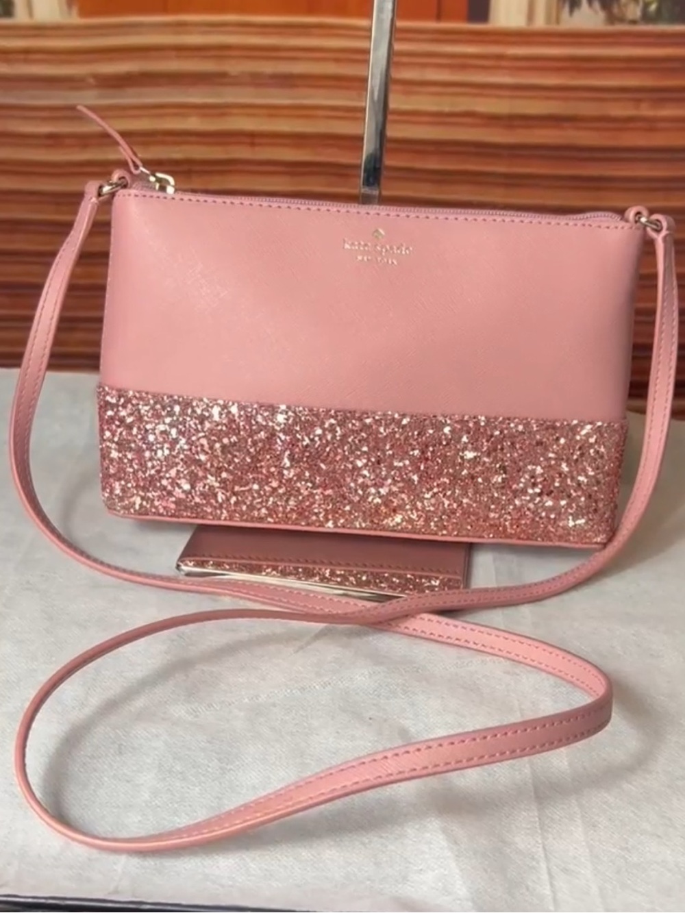 NWOT Kate Spade Leather Greta Court Glitter Ramey Crossbody Bag, Zip Closure 💖